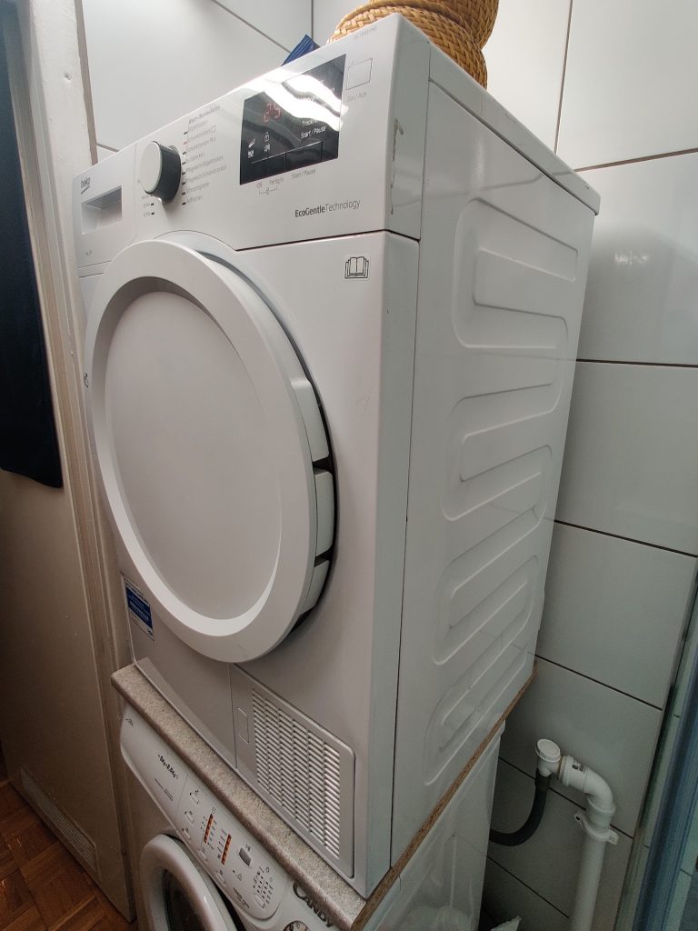 suszarka automatyczna do ubrań na pralce