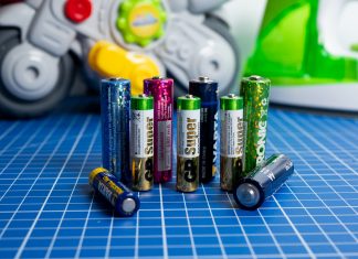 Baterie to zmora rodzica. Zainwestuj od razu w akumulatorki… baterie