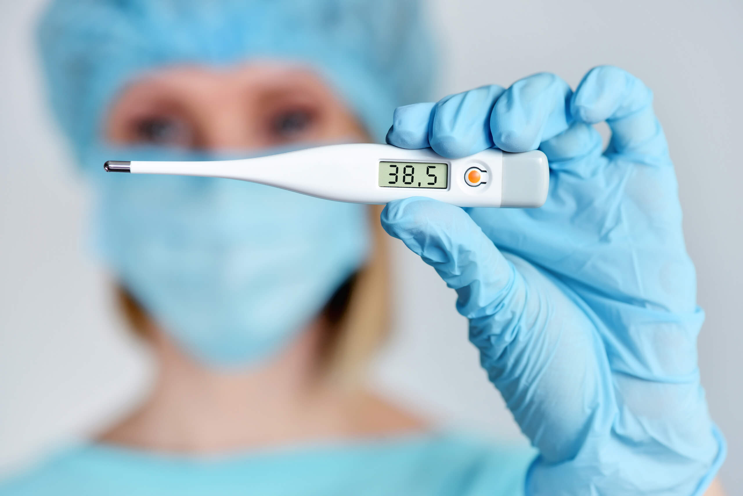 lekarz termometr goraczka