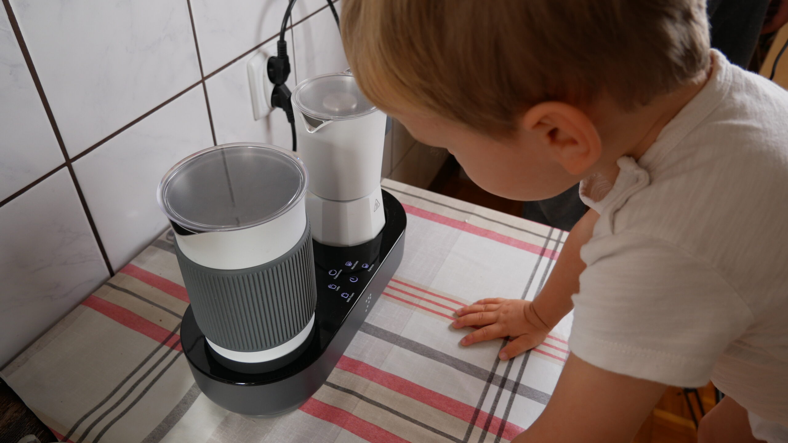 Niczym maszyna do napoju bogów – kawiarka Seven & Me