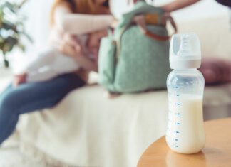 Butelkowe must have, czyli jak ułatwić sobie karmienie butelką karmienie butelką z mlekiem