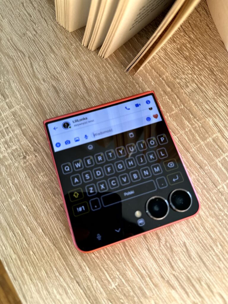 Ekran tylny w składaku Samsung Galaxy Z Flip 7